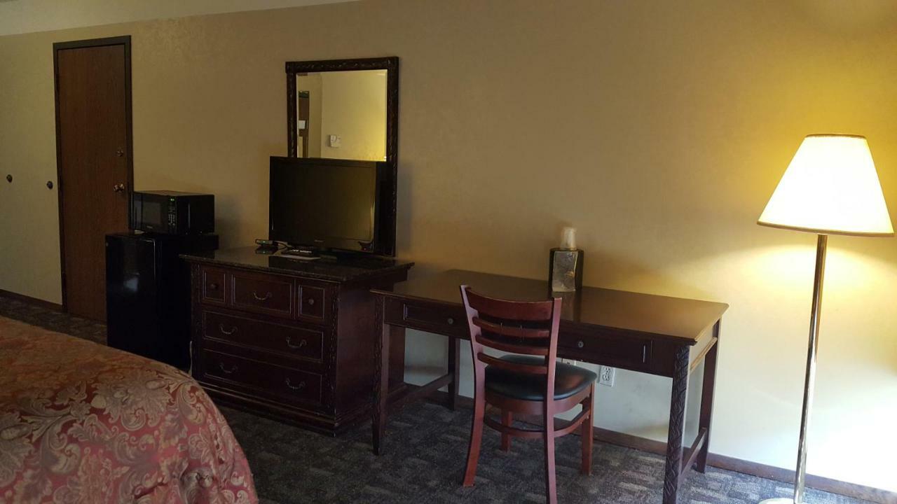 Americas Best Value Inn Chippewa Falls Εξωτερικό φωτογραφία