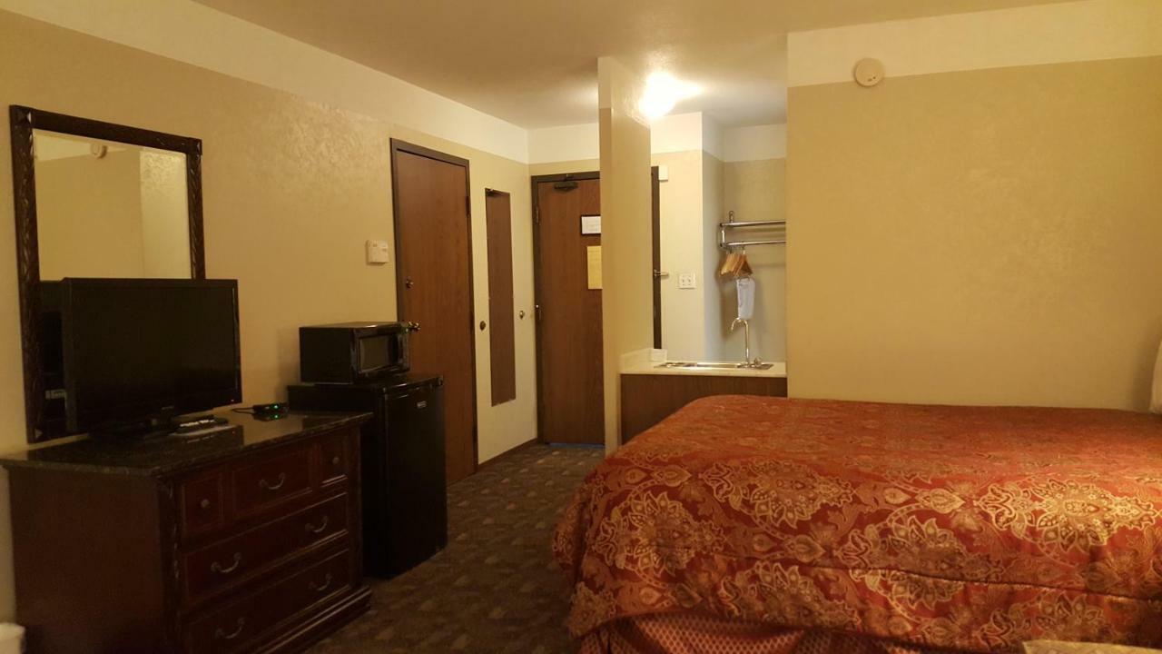Americas Best Value Inn Chippewa Falls Εξωτερικό φωτογραφία